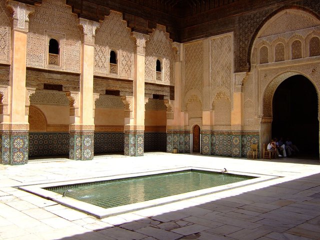 1200px-Medersa-Ben-Youssef-01.jpg