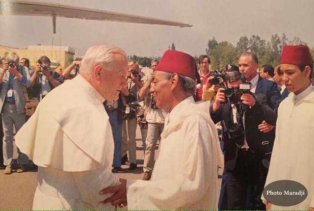 19 août 1985, Hassan II reçoit le pape Jean Paul à Casablanca.jpg