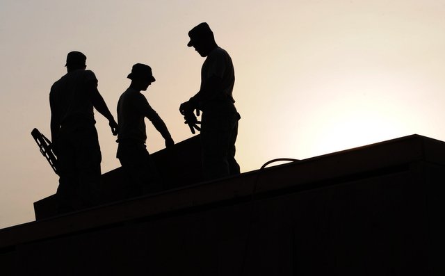 workers-659885_1920.jpg