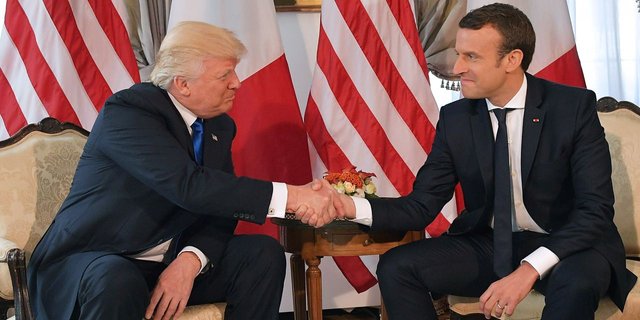 Pour-le-Washington-Post-la-poignee-de-main-de-Macron-a-pousse-Trump-a-se-retirer-de-l-accord-de-Paris.jpg