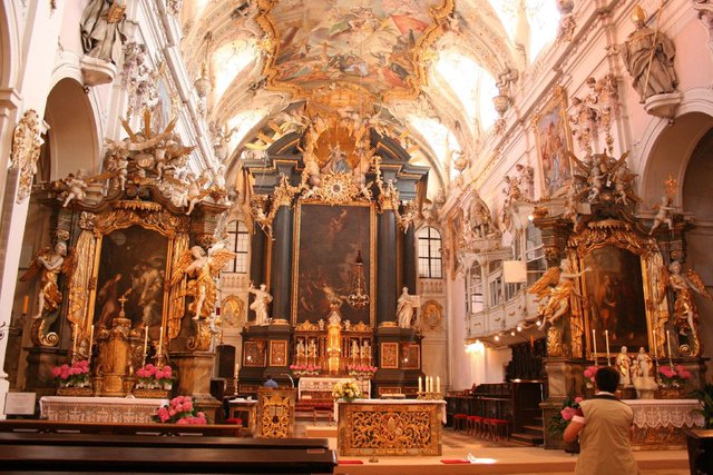 Regensburg_St_Emmeran_Basilika_1.jpg