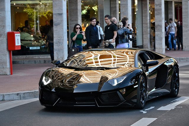Lamborghini_Aventador_LP_700-4_-_Flickr_-_Alexandre_Prévot_(27).jpg