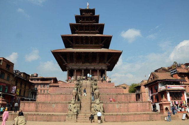 Kathmandu Bhaktapur 06-2 Nyatapola Temple.jpg