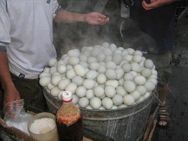 Balut seller.jpg