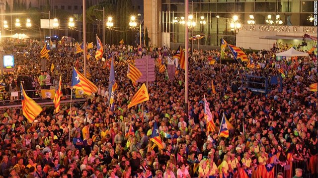 170929141200-catalonia-referendum-protests-barcelona-exlarge-169.jpg