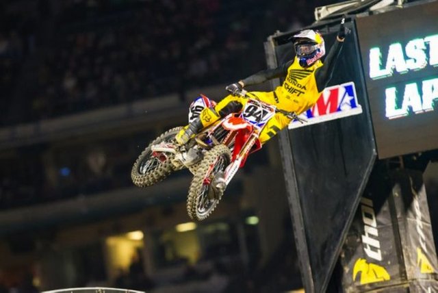 Ken-Roczen-696x465.jpg