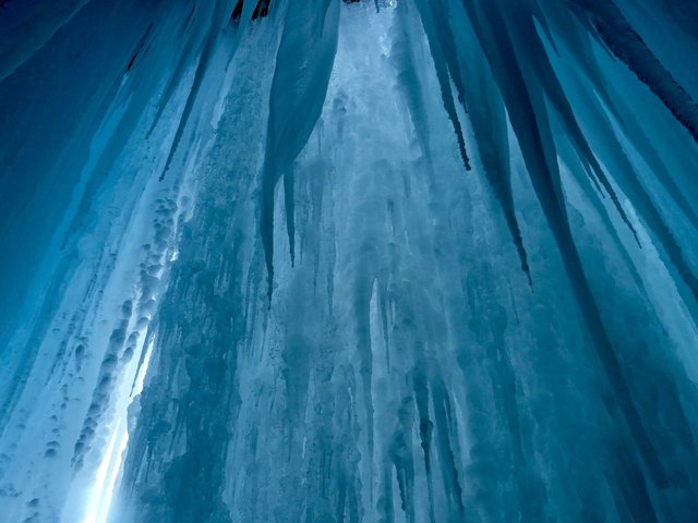 ice-curtain-icicles-muted-blue-grey-freedomain.jpg