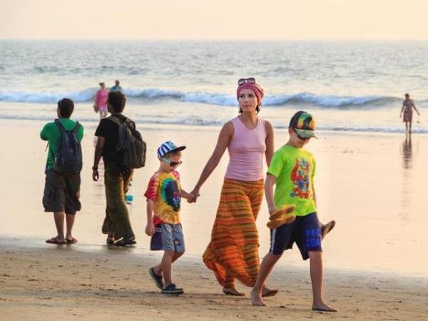 beach-india-walking-along-young-mother-sunset_eb779f34-f2c1-11e5-ac5f-8ebef762d494.jpg