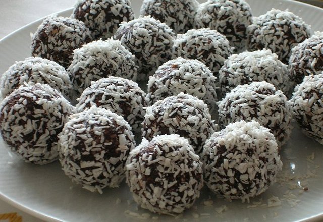 800px-Chokladbollar.jpg