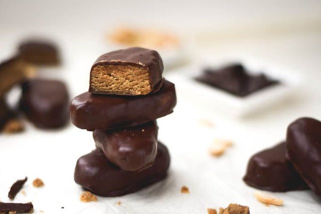 Chocolate Peanut Butter Easter Egg Cake Truffles3.jpg