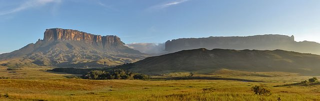 700px-Kukenan_Roraima_GS.jpg