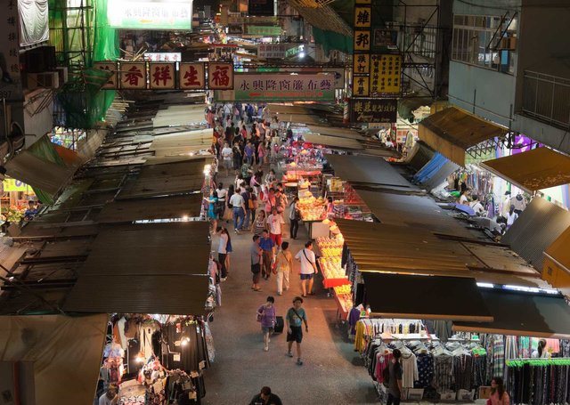 Temple Street Night Market (China).jpg