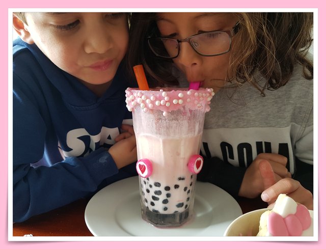 Milk shake kawaii  Milkshake, Hello kitty, Kawaii