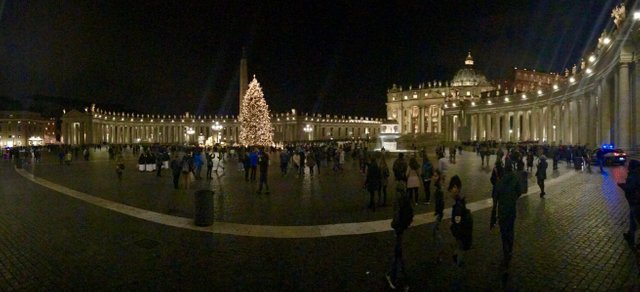 rom-petersplatz-bei-nacht.jpg