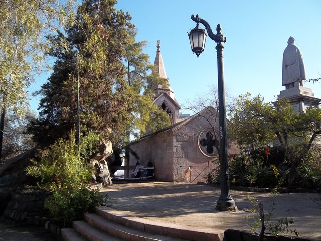 Capilla_Ermita_en_el_Cerro_Santa_Lucía.jpg