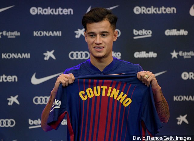 new_barcelona_signing_philippe_coutinho_poses_for_a_photograph_w_669372.jpg