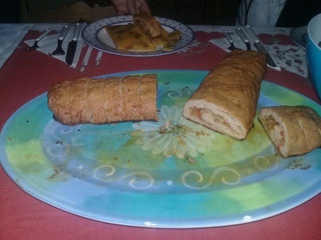 Strudel ya en lamesa.jpg