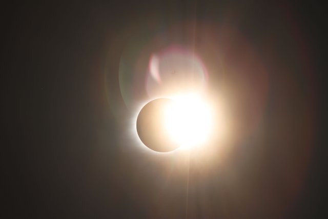 Eclipse_Emerge_Corona_2017_05.JPG