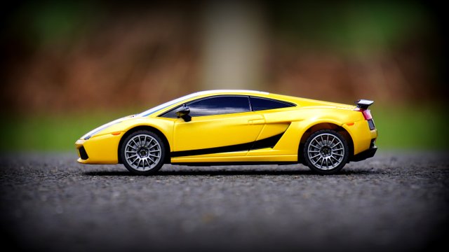 auto-gelb-lamborghini-97353.jpg