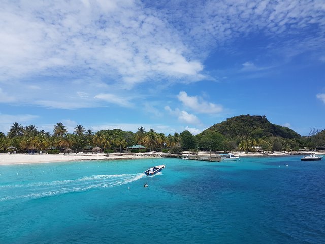 grenadines-2278269_1920.jpg