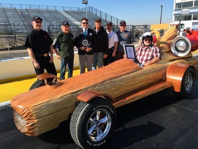 Pioneer-Log-Homes-Cedar-Rocket-Sets-Guinness-World-Record-for-Fastest-Motorized-Log_2.jpg