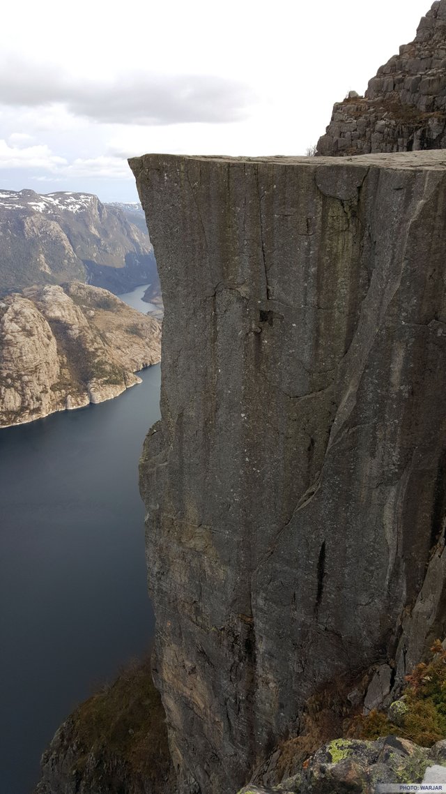 4 preikestolen side.jpg