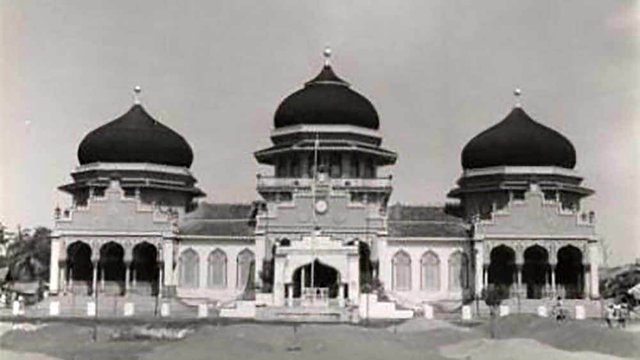 masjid 3 kubah.jpg