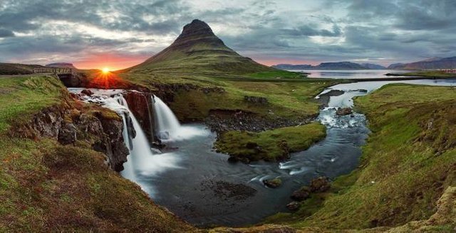 0002-gallery-iceland-waterfall-1.jpg