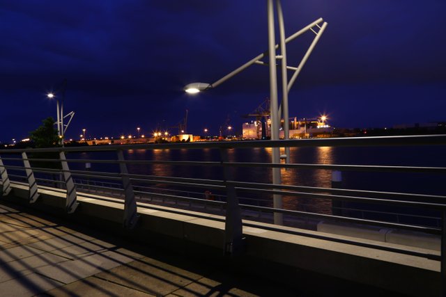 Hafen Lampe Canon 6D.jpg