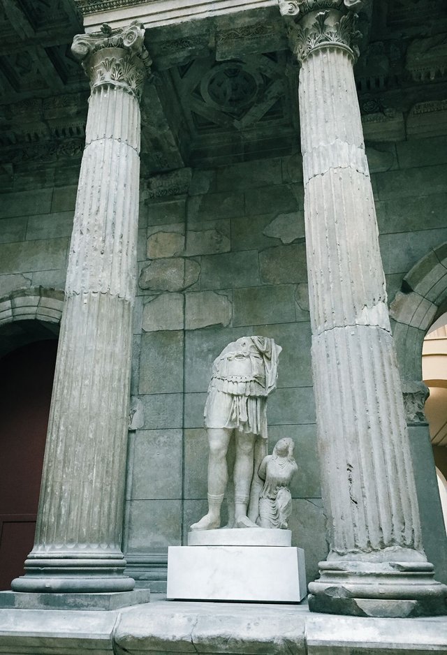 Gate of the Market of Miletus-1.jpg