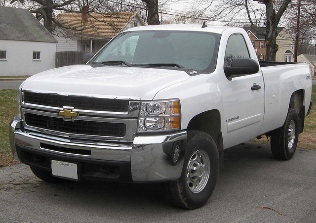 1280px-Chevrolet_Silverado_2500_regular_cab.jpg