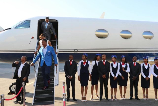 bushiri-leaving-his-private-jet wordpress.com.jpg