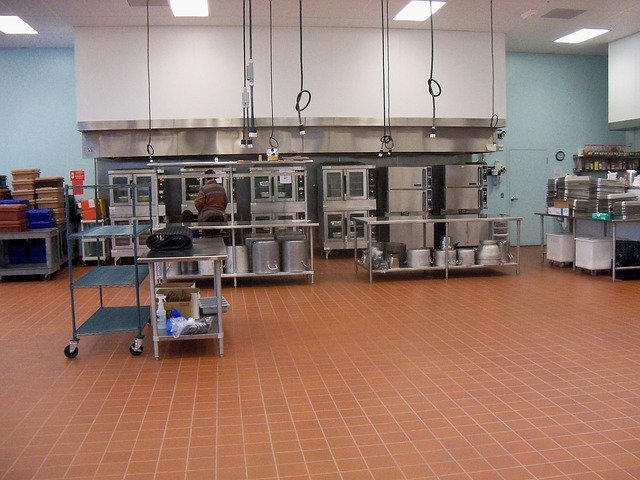 commercial-kitchen-172647_640.jpg