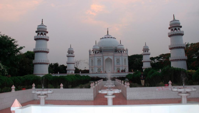 Banglar Taj Mahal (Front).png