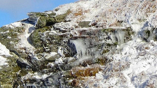 18 Icicle rock (tiny bit blurry).jpg