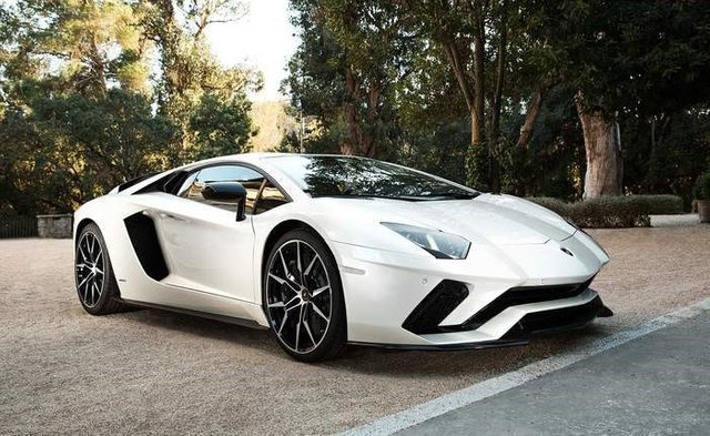 aventador.jpg