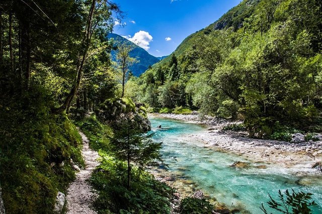 Hiking_Soca_valley_Slovenia.jpg