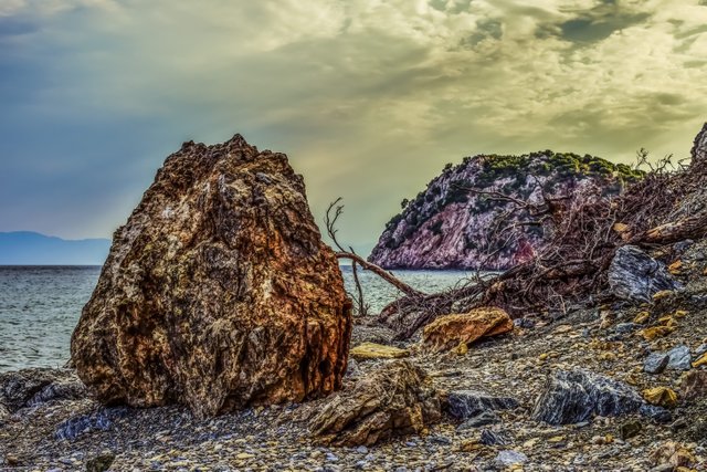 beach_pebble_rock_hdr_117356_5847x3899.jpg