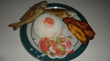 pescado arroz y platano.jpg