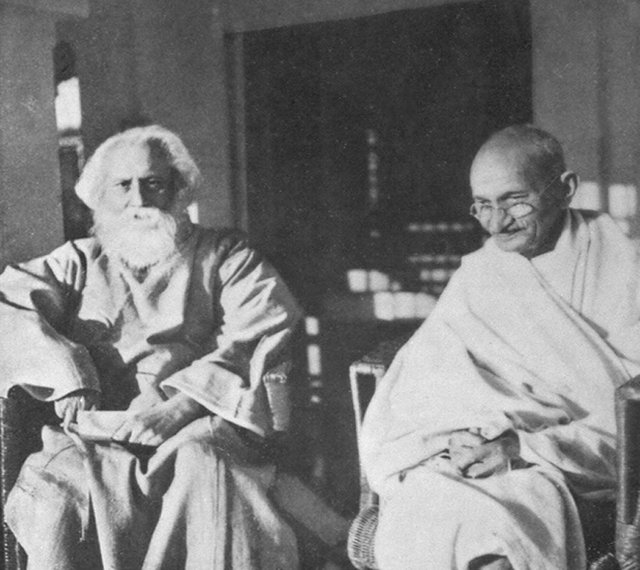 Tagore_Gandhi 1940 public unknown.jpg
