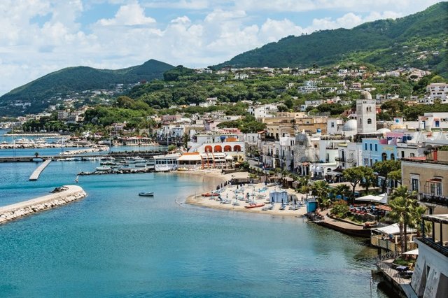 ischia-Photo-from-CN-Traveller-740x493.jpg