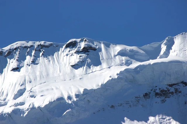 震撼的神山.jpg