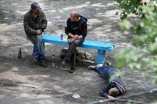 life-on-park-bench-photo-series-kiev-ukraine-yevhen-kotenko-7-5a6add35d87f7__880.jpg