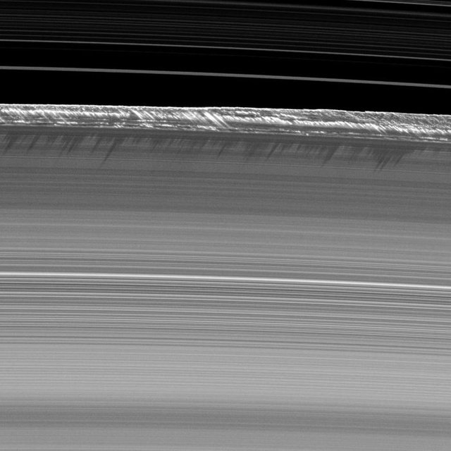 Saturn_s_B_ring_peaks_node_full_image_2.jpg