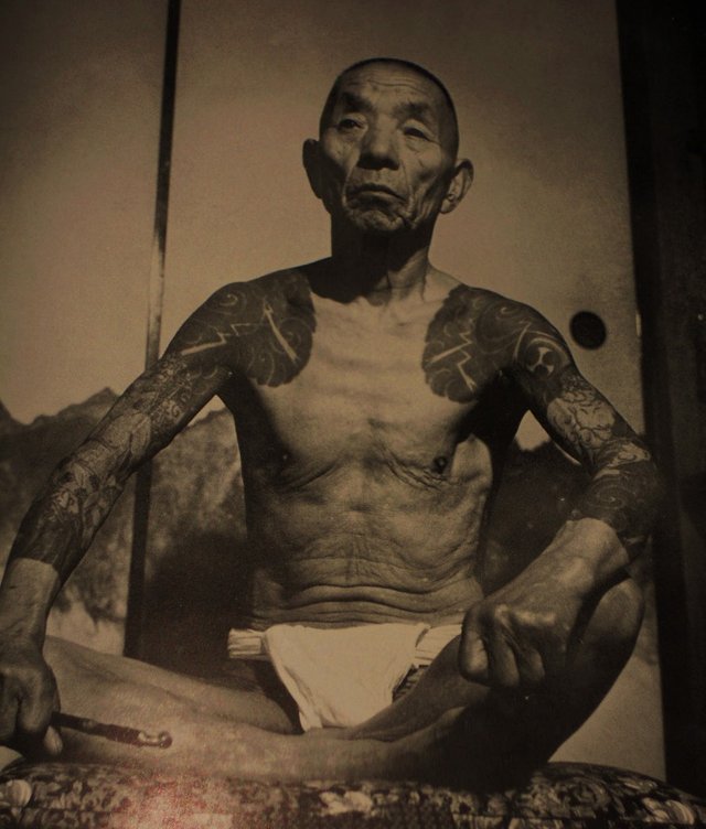 Vintage Photos of Yakuza with Their Tattoos (1).jpg