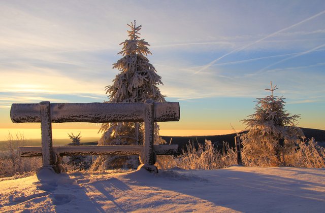 fichtelberg-ore-mountains-bank-sunrise.jpg