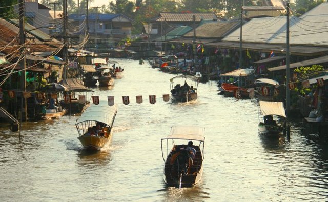 Amphawa floating market.jpg