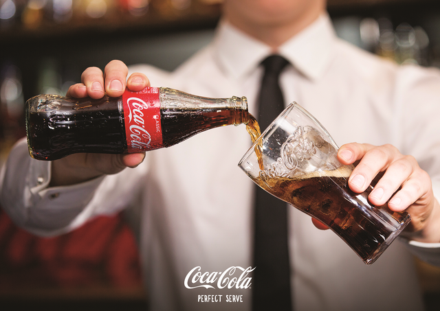 Coca-Cola_Perfect_Serve_-_04_Pour.png