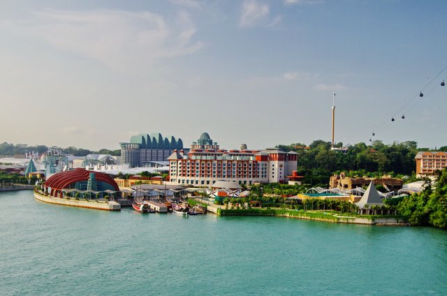 Resorts_World_Sentosa_viewed_from_the_Singapore_Cruise_Centre_-_20130311.jpg