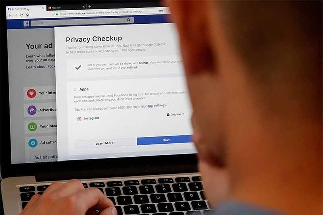 facebook-privacy-scandal_2018-04-10_20-52-21.jpg